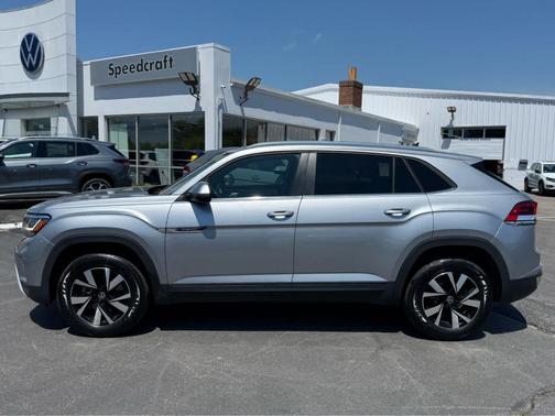 Pyrite Silver Metallic 2023 Volkswagen Atlas Cross Sport 2.0T SE