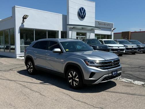 Pyrite Silver Metallic 2023 Volkswagen Atlas Cross Sport 2.0T SE