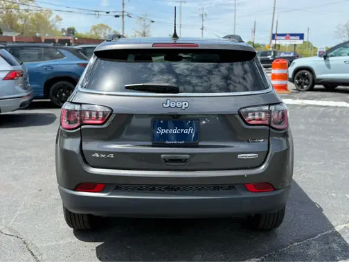 Granite Crystal Metallic Clearcoat 2022 Jeep Compass Latitude Lux