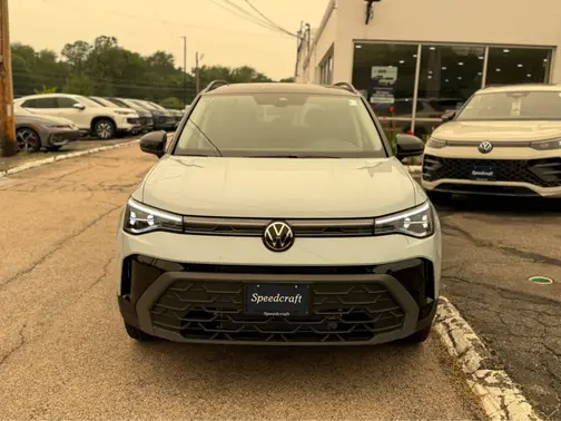 Monument Gray w/Deep Black Roof 2026 Volkswagen Taos SE Black