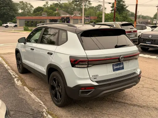 Monument Gray w/Deep Black Roof 2026 Volkswagen Taos SE Black