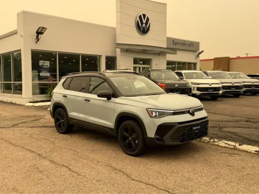 Monument Gray w/Deep Black Roof 2026 Volkswagen Taos SE Black