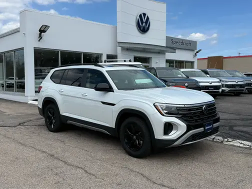 Opal White Pearl 2026 Volkswagen Atlas 2.0T Peak Edition