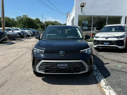 Deep Black Pearl 2026 Volkswagen Taos SE