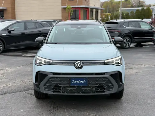 Monument Gray w/Deep Black Roof 2026 Volkswagen Taos SE Black