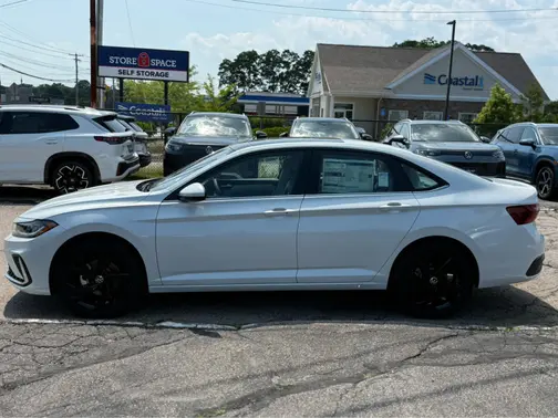 Opal White Pearl 2026 Volkswagen Jetta SE
