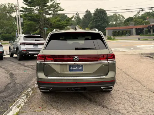 Avocado Green Pearl 2026 Volkswagen Atlas 2.0T SEL