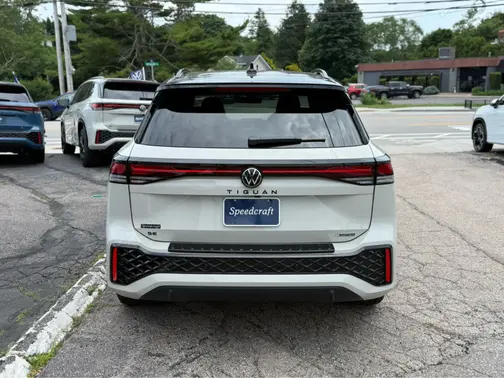 Sandstone w/Deep Black Roof 2026 Volkswagen Tiguan SE R-Line Black