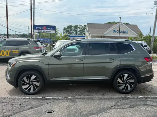 Avocado Green Pearl 2026 Volkswagen Atlas 2.0T SEL