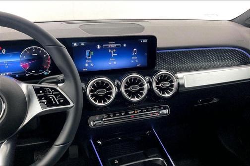 Polar White 2026 Mercedes-Benz GLB 250 4MATIC