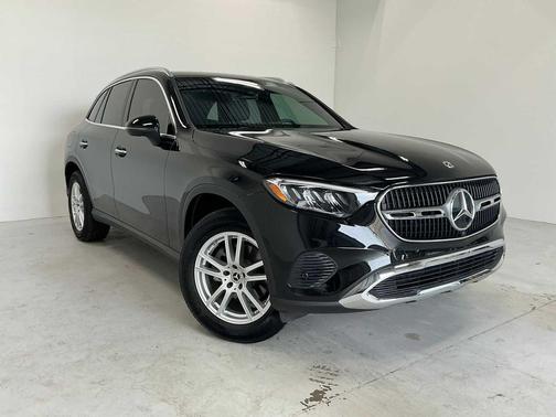 Obsidian Black Metallic 2026 Mercedes-Benz GLC 300 Base