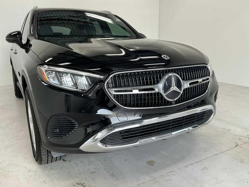 Obsidian Black Metallic 2026 Mercedes-Benz GLC 300 Base