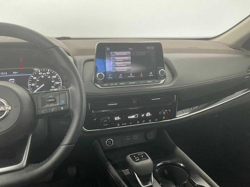 Pearl White Tricoat 2023 Nissan Rogue SL