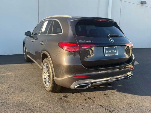 Graphite Grey Metallic 2026 Mercedes-Benz GLC 300 Base