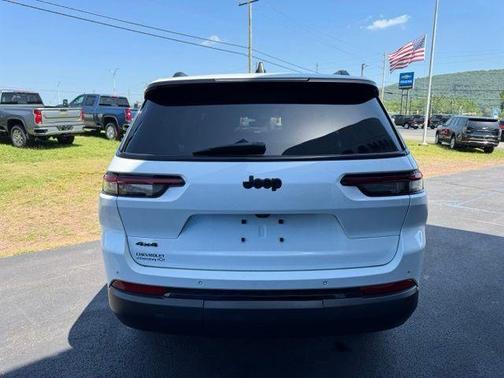 Bright White Clearcoat 2024 Jeep Grand Cherokee L Laredo