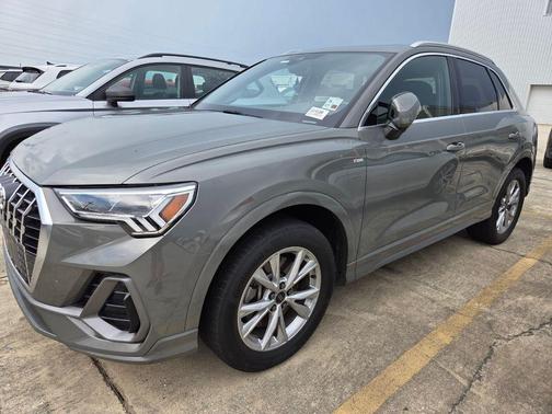 Chronos Gray Metallic 2023 Audi Q3 45 S line Premium