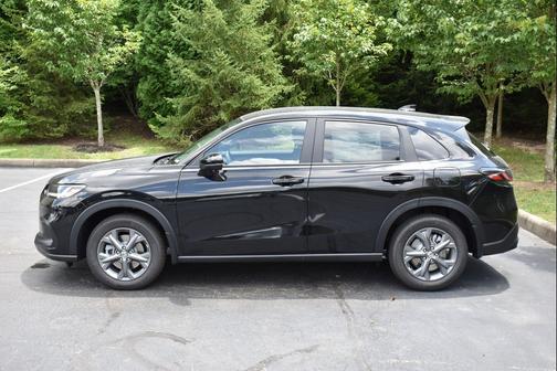 Crystal Black Pearl 2027 Honda HR-V LX