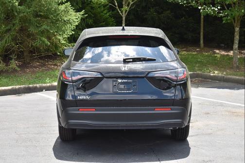 Crystal Black Pearl 2027 Honda HR-V LX