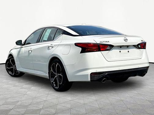 Glacier White 2024 Nissan Altima SR FWD