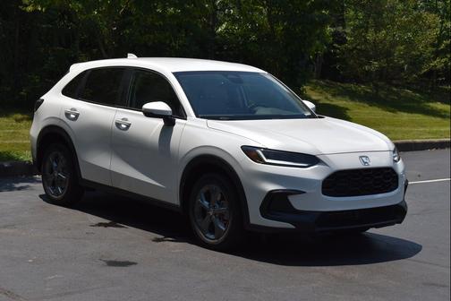 Platinum White Pearl 2027 Honda HR-V LX