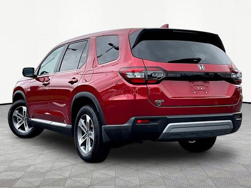 Radiant Red Metallic II 2024 Honda Pilot EX-L 7 Passenger