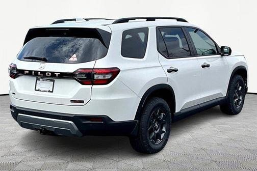 Platinum White Pearl 2026 Honda Pilot TrailSport