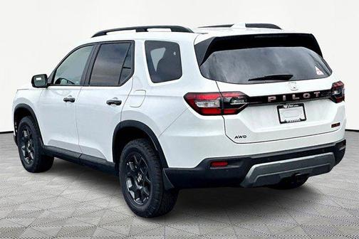 Platinum White Pearl 2026 Honda Pilot TrailSport