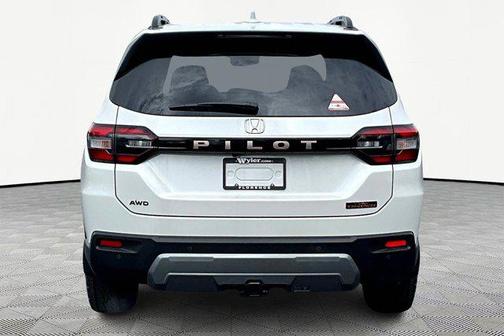 Platinum White Pearl 2026 Honda Pilot TrailSport