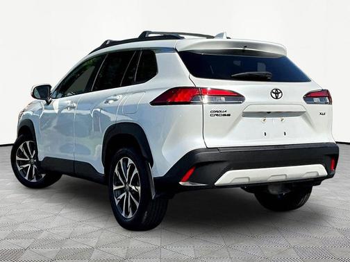 Wind Chill Pearl 2023 Toyota Corolla Cross XLE