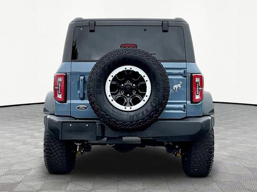 Azure Gray Metallic Tri-Coat 2024 Ford Bronco Outer Banks