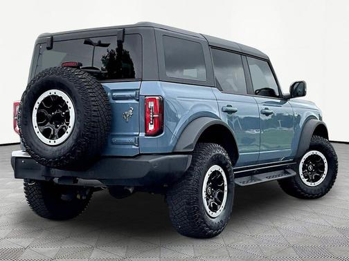 Azure Gray Metallic Tri-Coat 2024 Ford Bronco Outer Banks