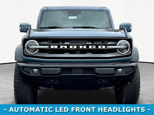 Azure Gray Metallic Tri-Coat 2024 Ford Bronco Outer Banks