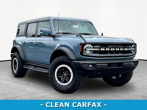 Azure Gray Metallic Tri-Coat 2024 Ford Bronco Outer Banks