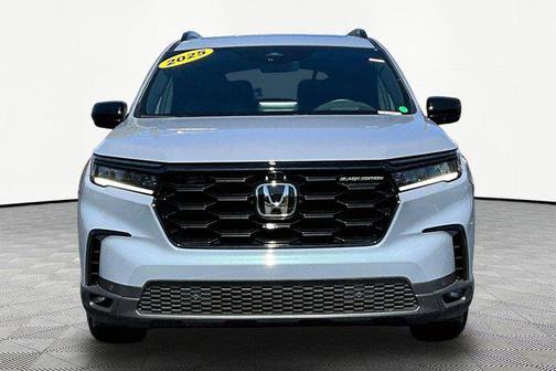 Sonic Gray Pearl 2025 Honda Pilot Black Edition