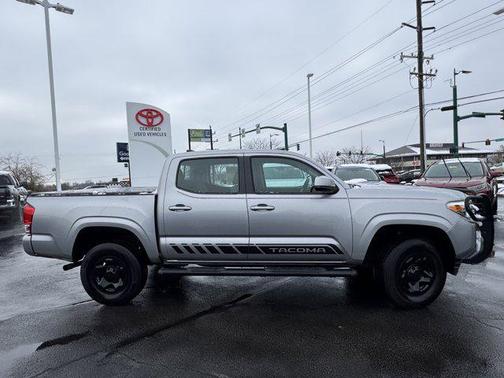 2017 Toyota Tacoma SR