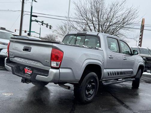 2017 Toyota Tacoma SR