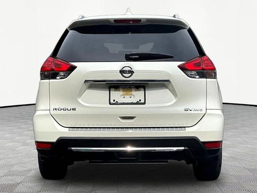 Pearl White 2017 Nissan Rogue SV