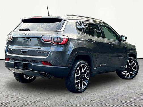 Granite Crystal Metallic Clearcoat 2017 Jeep New Compass Limited
