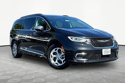 Brilliant Black Crystal Pearlcoat 2023 Chrysler Pacifica Limited