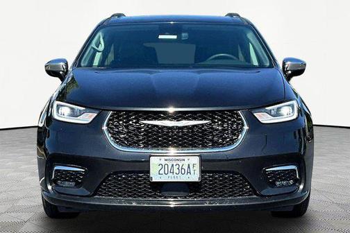 Brilliant Black Crystal Pearlcoat 2023 Chrysler Pacifica Limited