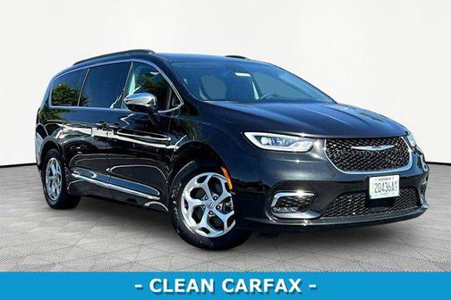Brilliant Black Crystal Pearlcoat 2023 Chrysler Pacifica Limited