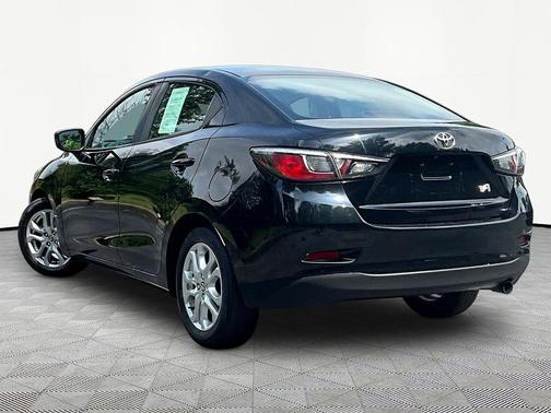 Stealth 2017 Toyota Yaris iA Base