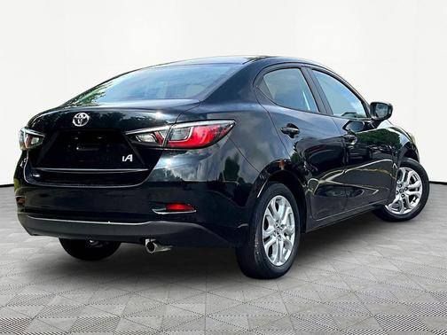 Stealth 2017 Toyota Yaris iA Base