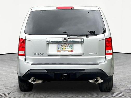 Alabaster Silver Metallic 2015 Honda Pilot SE