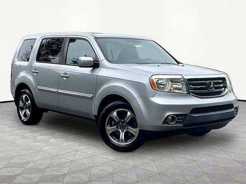 Alabaster Silver Metallic 2015 Honda Pilot SE