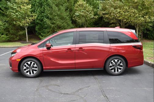 Radiant Red Metallic II 2026 Honda Odyssey EX-L