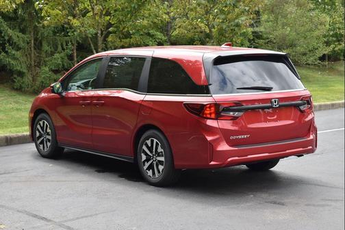 Radiant Red Metallic II 2026 Honda Odyssey EX-L