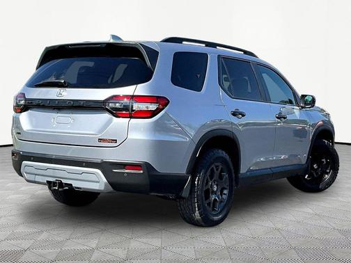 Lunar Silver Metallic 2023 Honda Pilot AWD TrailSport
