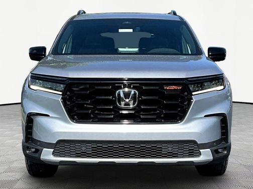 Lunar Silver Metallic 2023 Honda Pilot AWD TrailSport