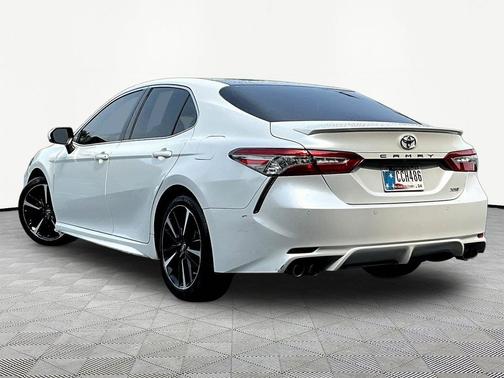 Wind Chill Pearl 2018 Toyota Camry XSE